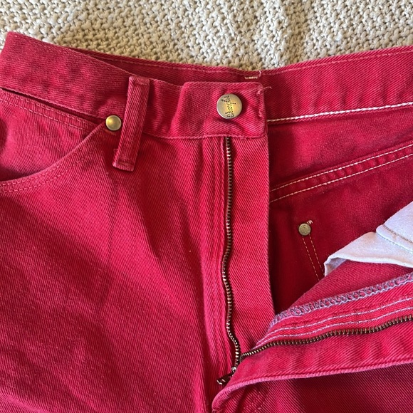 VINTAGE RED WRANGLER DISTRESSED SHORTS - Picture 5 of 5